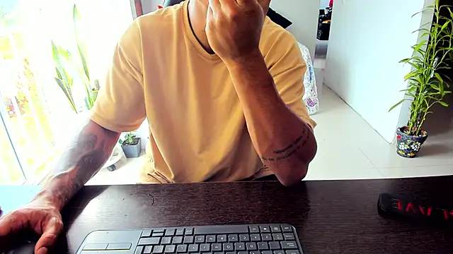 Adam Valenciia online show from November 9, 8:02 pm