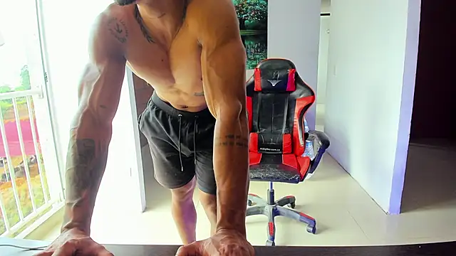 Adam Valenciia online show from September 26, 8:05 pm