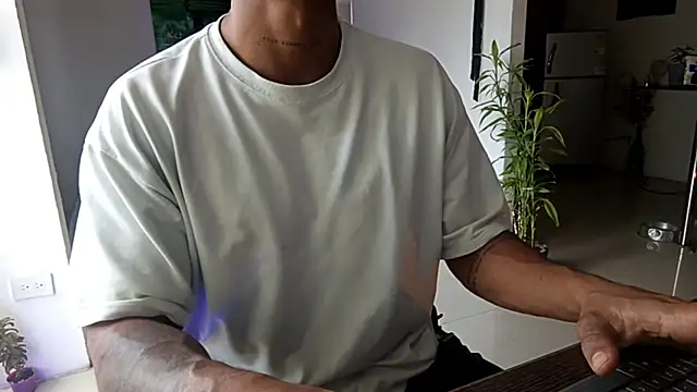 Adam Valenciia online show from December 5, 6:50 pm