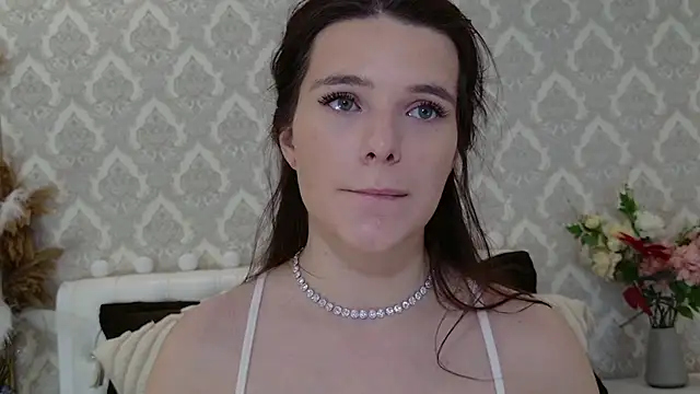 Nellie Medina online show from March 12, 8:41 pm