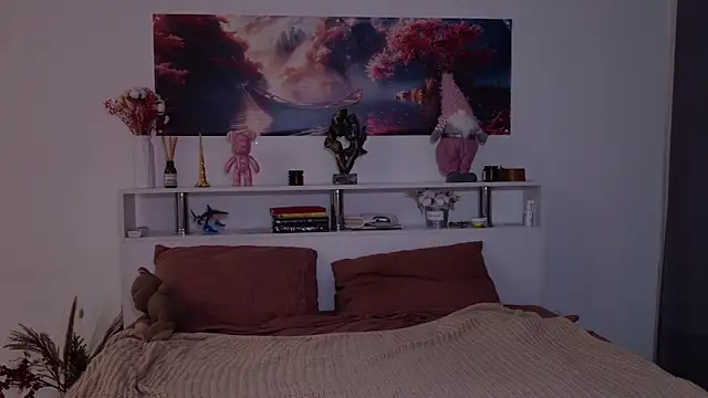 Nellie Medina online show from October 14, 11:14 pm