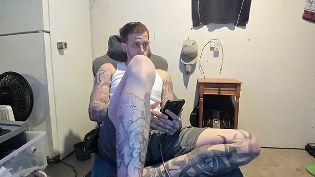 Snapshot of JamesMichael88 chatting on March 17, 2:45 pm JamesMichael88 online show from March 17, 2:45 pm