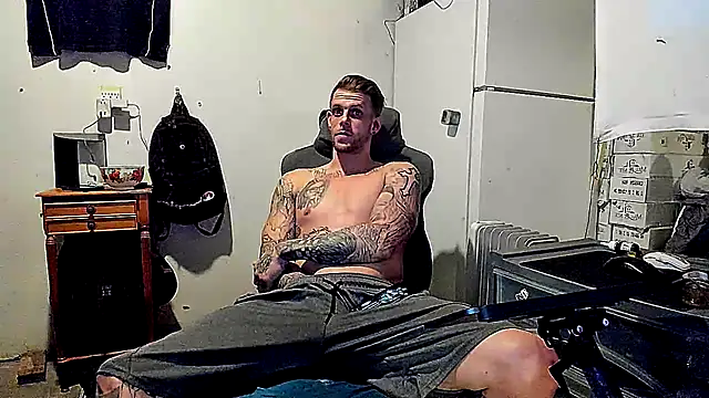 Snapshot of JamesMichael88 chatting on March 21, 3:12 am JamesMichael88 online show from March 21, 3:12 am