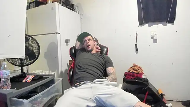 Snapshot of JamesMichael88 chatting on March 15, 2:35 am JamesMichael88 online show from March 15, 2:35 am