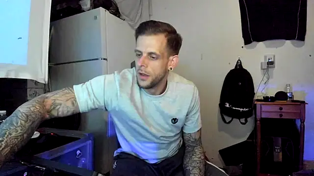 Snapshot of JamesMichael88 chatting on March 23, 1:42 am JamesMichael88 online show from March 23, 1:42 am