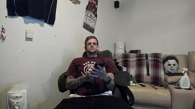 Snapshot of JamesMichael88 chatting on March 6, 12:10 am JamesMichael88 online show from March 6, 12:10 am