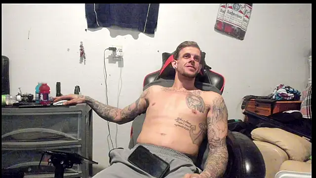 Snapshot of JamesMichael88 chatting on March 4, 2:38 am JamesMichael88 online show from March 4, 2:38 am