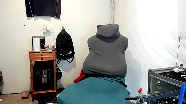 Snapshot of JamesMichael88 chatting on March 21, 7:13 pm JamesMichael88 online show from March 21, 7:13 pm