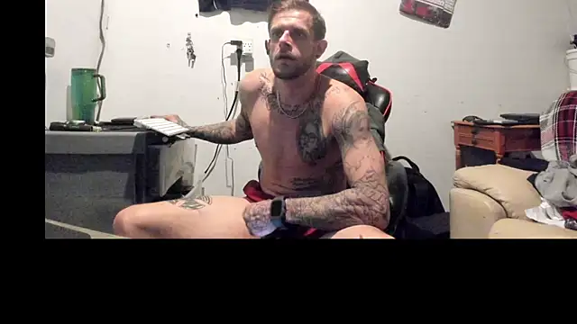 Snapshot of JamesMichael88 chatting on March 1, 8:42 pm JamesMichael88 online show from March 1, 8:42 pm