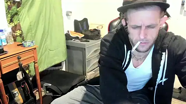 Snapshot of JamesMichael88 chatting on March 9, 8:31 pm JamesMichael88 online show from March 9, 8:31 pm