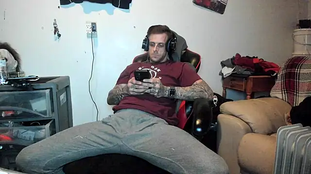 Snapshot of JamesMichael88 chatting on March 5, 2:25 am JamesMichael88 online show from March 5, 2:25 am