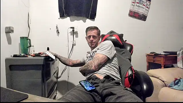 Snapshot of JamesMichael88 chatting on March 2, 12:42 am JamesMichael88 online show from March 2, 12:42 am