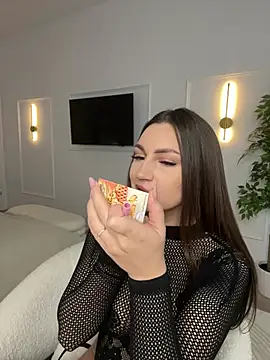 claraxjoyy online show from February 5, 6:31 am