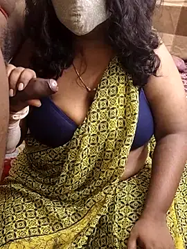 Snapshot of Rathi22 chatting on June 1, 2:39 pm Rathi22 online show from June 1, 2:39 pm