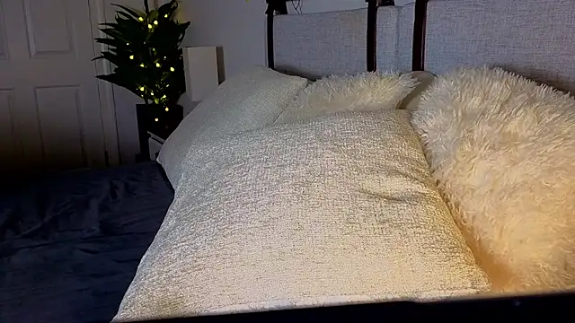 ivynyxx online show from June 25, 8:47 pm
