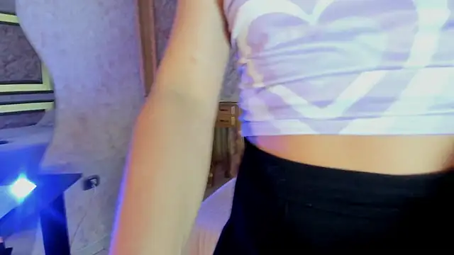 AlexaWatson  online show from January 3, 4:06 pm