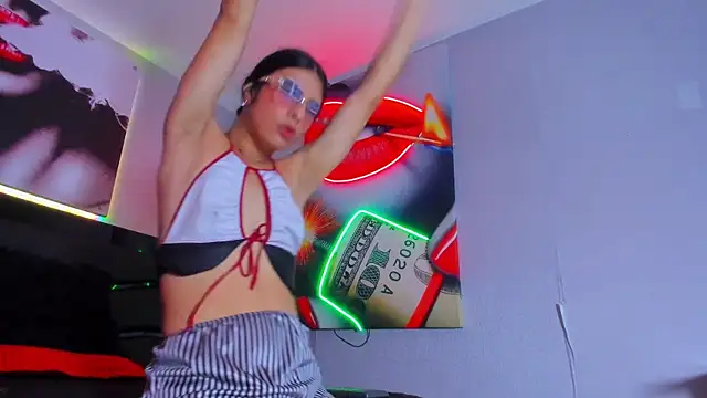 AlexaWatson  online show from February 7, 1:32 pm