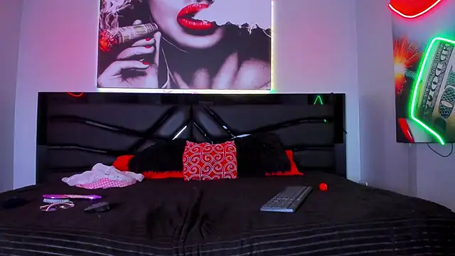 AlexaWatson  online show from February 11, 6:22 pm