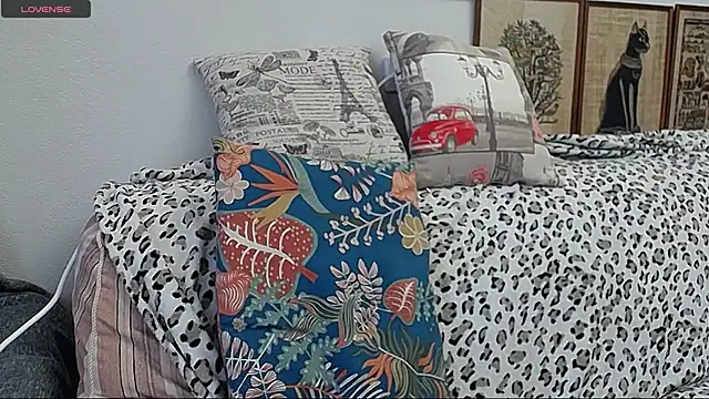 Snapshot of SquirtyEleanor chatting on November 26, 9:20 am SquirtyEleanor online show from November 26, 9:20 am