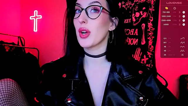 Miss Alice   online show from October 5, 12:45 am