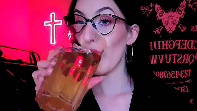 Miss Alice   online show from November 20, 1:28 am