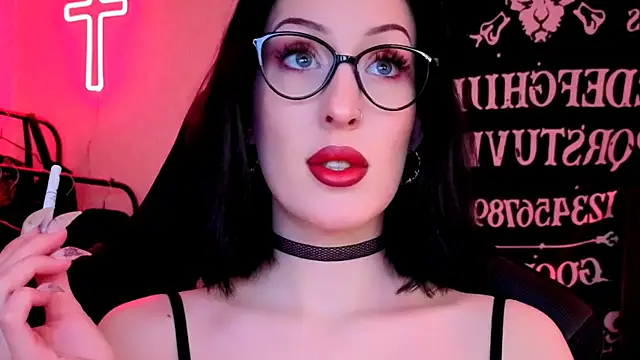 Snapshot of Miss_Alice__ chatting on May 2, 1:05 pm Miss Alice online show from May 2, 1:05 pm