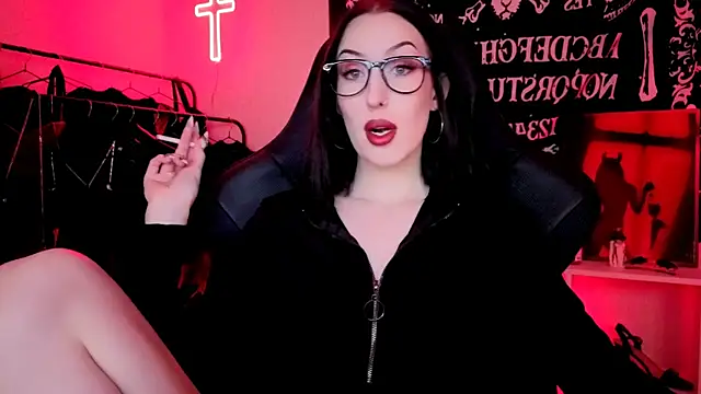 Snapshot of Miss_Alice__ chatting on May 13, 12:17 am Miss Alice online show from May 13, 12:17 am
