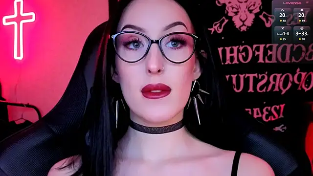 Miss Alice   online show from April 7, 11:39 pm