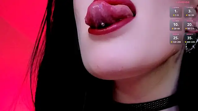 Snapshot of Miss_Alice__ chatting on May 8, 1:20 am Miss Alice online show from May 8, 1:20 am