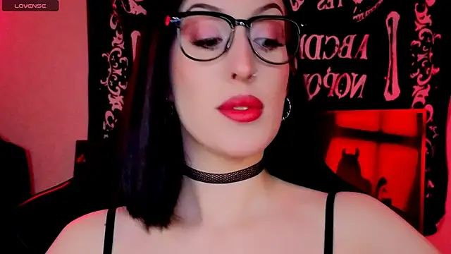 Snapshot of Miss_Alice__ chatting on June 17, 11:14 pm Miss Alice online show from June 17, 11:14 pm