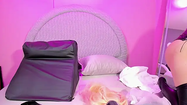 lee Powder online show from December 5, 11:31 am