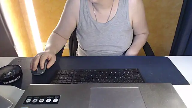 Snapshot of Sweet_Phoenix chatting on June 5, 6:07 am Sweet Phoenix online show from June 5, 6:07 am