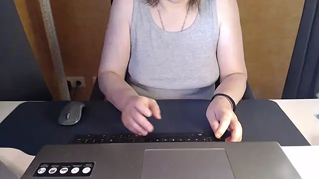 Snapshot of Sweet_Phoenix chatting on July 12, 8:15 am Sweet Phoenix online show from July 12, 8:15 am