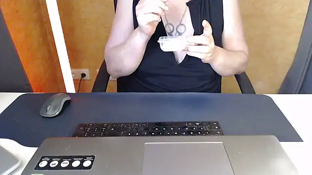 Snapshot of Sweet_Phoenix chatting on June 27, 12:22 pm Sweet Phoenix online show from June 27, 12:22 pm