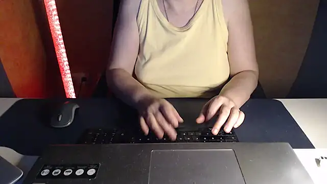 Snapshot of Sweet_Phoenix chatting on June 24, 8:06 pm Sweet Phoenix online show from June 24, 8:06 pm