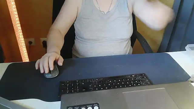 Snapshot of Sweet_Phoenix chatting on June 19, 1:17 pm Sweet Phoenix online show from June 19, 1:17 pm