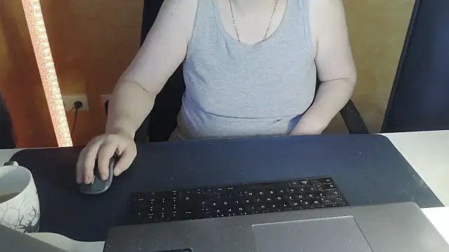 Snapshot of Sweet_Phoenix chatting on June 17, 6:24 am Sweet Phoenix online show from June 17, 6:24 am