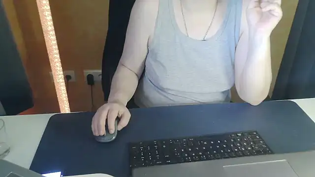 Snapshot of Sweet_Phoenix chatting on June 12, 7:28 am Sweet Phoenix online show from June 12, 7:28 am