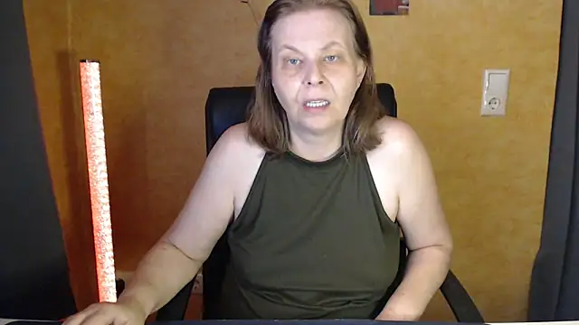 Snapshot of Sweet_Phoenix chatting on July 2, 8:20 am Sweet Phoenix online show from July 2, 8:20 am