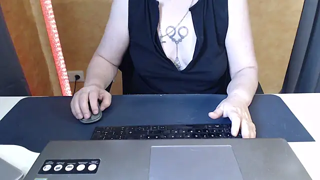 Snapshot of Sweet_Phoenix chatting on June 7, 8:30 am Sweet Phoenix online show from June 7, 8:30 am