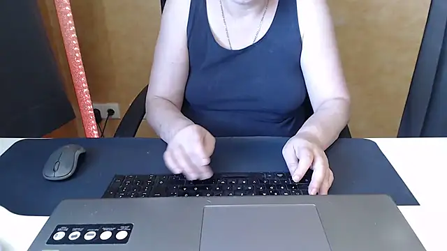 Snapshot of Sweet_Phoenix chatting on July 4, 9:04 am Sweet Phoenix online show from July 4, 9:04 am
