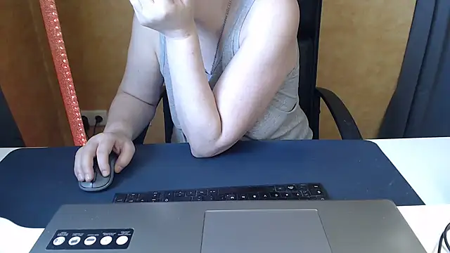 Snapshot of Sweet_Phoenix chatting on July 8, 8:15 am Sweet Phoenix online show from July 8, 8:15 am
