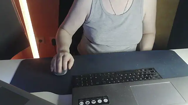Snapshot of Sweet_Phoenix chatting on June 23, 7:56 pm Sweet Phoenix online show from June 23, 7:56 pm