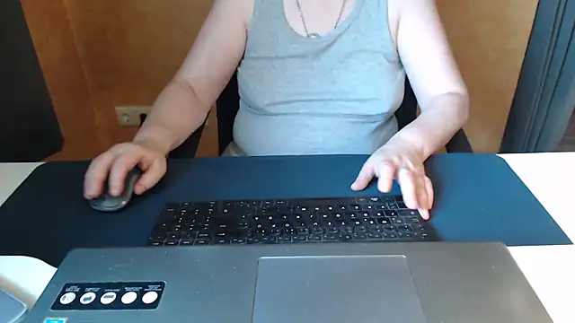 Snapshot of Sweet_Phoenix chatting on July 18, 7:39 am Sweet Phoenix online show from July 18, 7:39 am