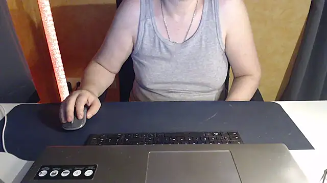 Snapshot of Sweet_Phoenix chatting on July 8, 8:20 pm Sweet Phoenix online show from July 8, 8:20 pm