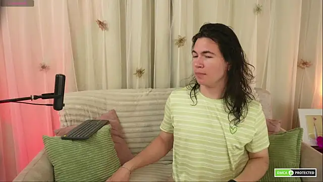 Snapshot of cute_erelis_ chatting on January 13, 12:15 am cute erelis online show from January 13, 12:15 am