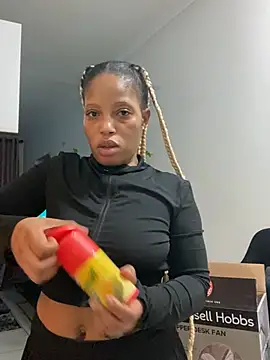 Thando04 online show from February 5, 5:42 pm