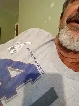 Snapshot of Cloudin_around chatting on March 2, 11:30 am Cloudin around online show from March 2, 11:30 am