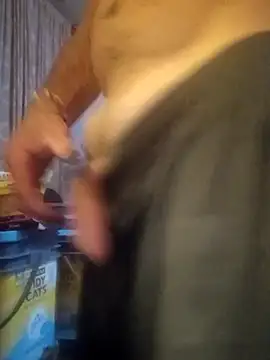 Snapshot of Cloudin_around chatting on October 29, 8:41 pm Cloudin around online show from October 29, 8:41 pm