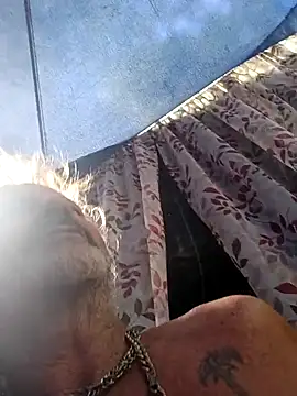 Snapshot of Cloudin_around chatting on April 1, 3:42 pm Cloudin around online show from April 1, 3:42 pm